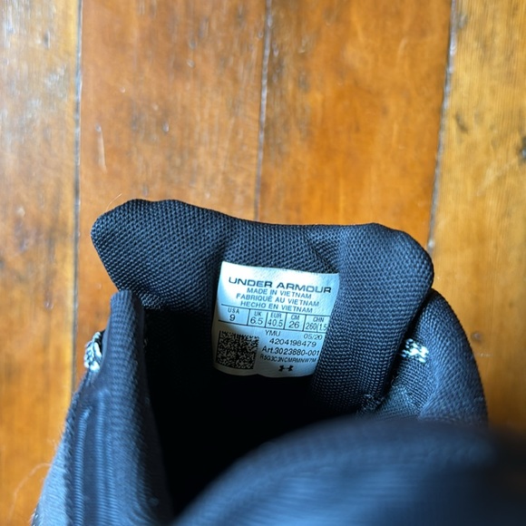 Under Armor Training Shoes - Picture 5 of 6